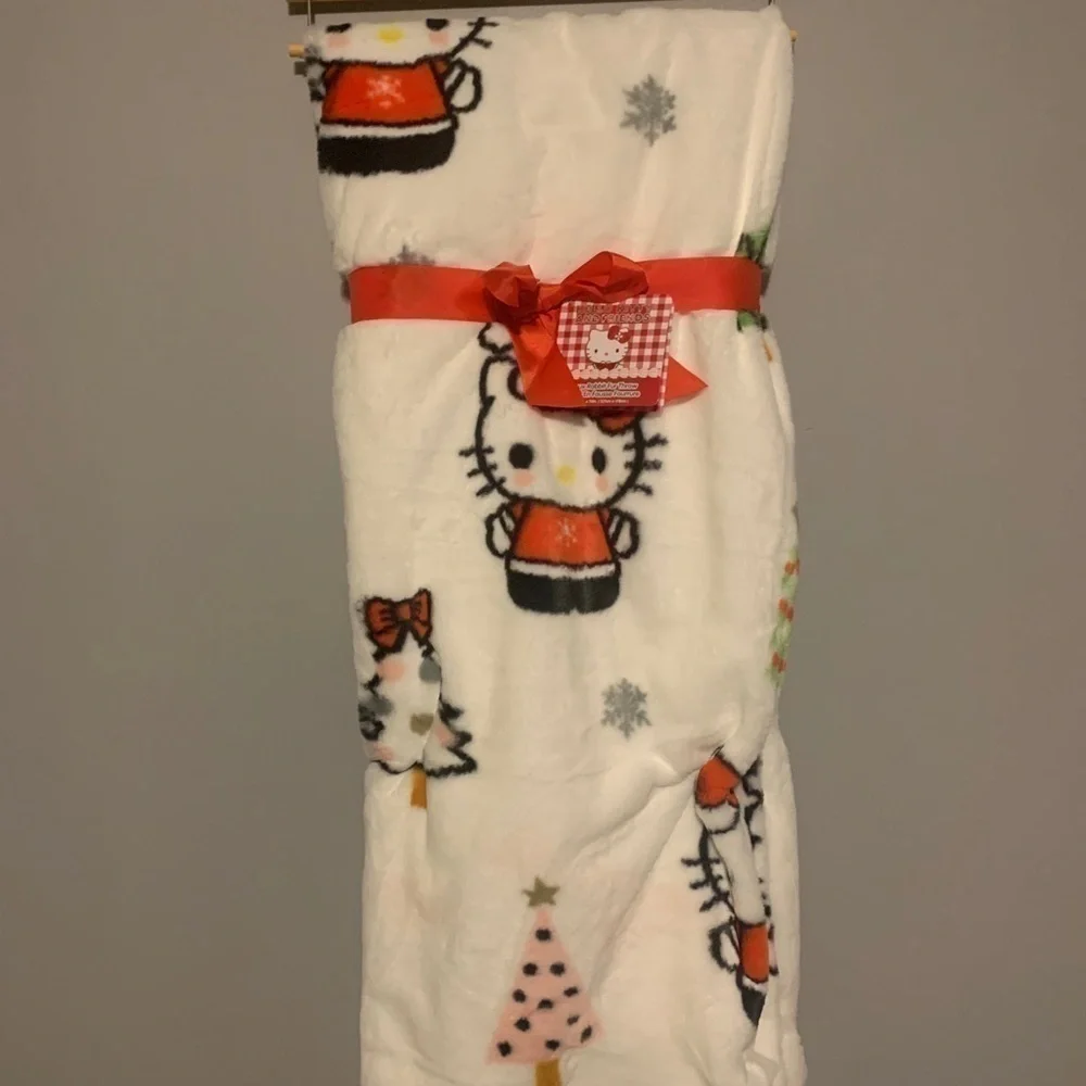 NWT. HELLO KITTY Christmas Holiday Throw Blanket